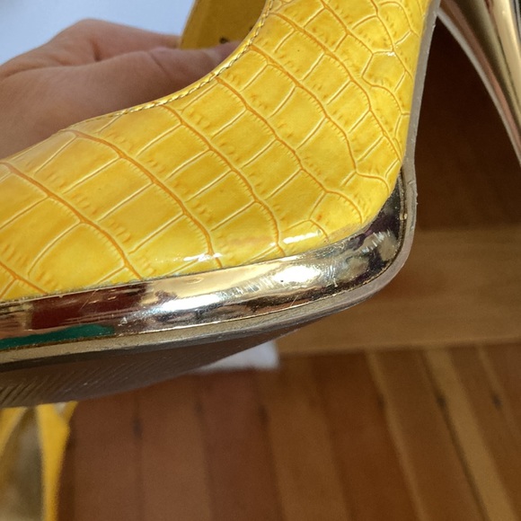 Yellow man made material - Picture 3 of 3